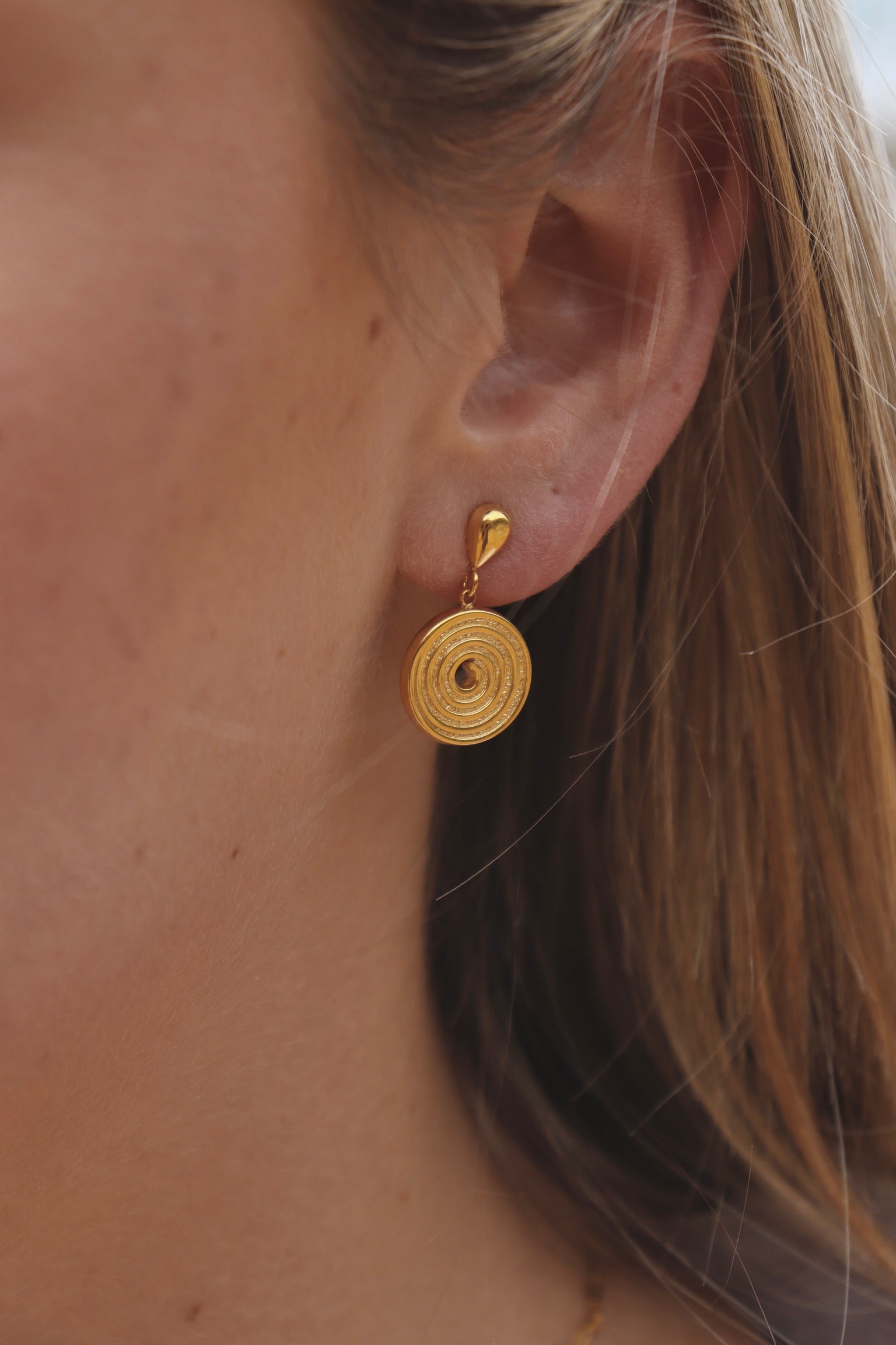 Small Swirl Earring